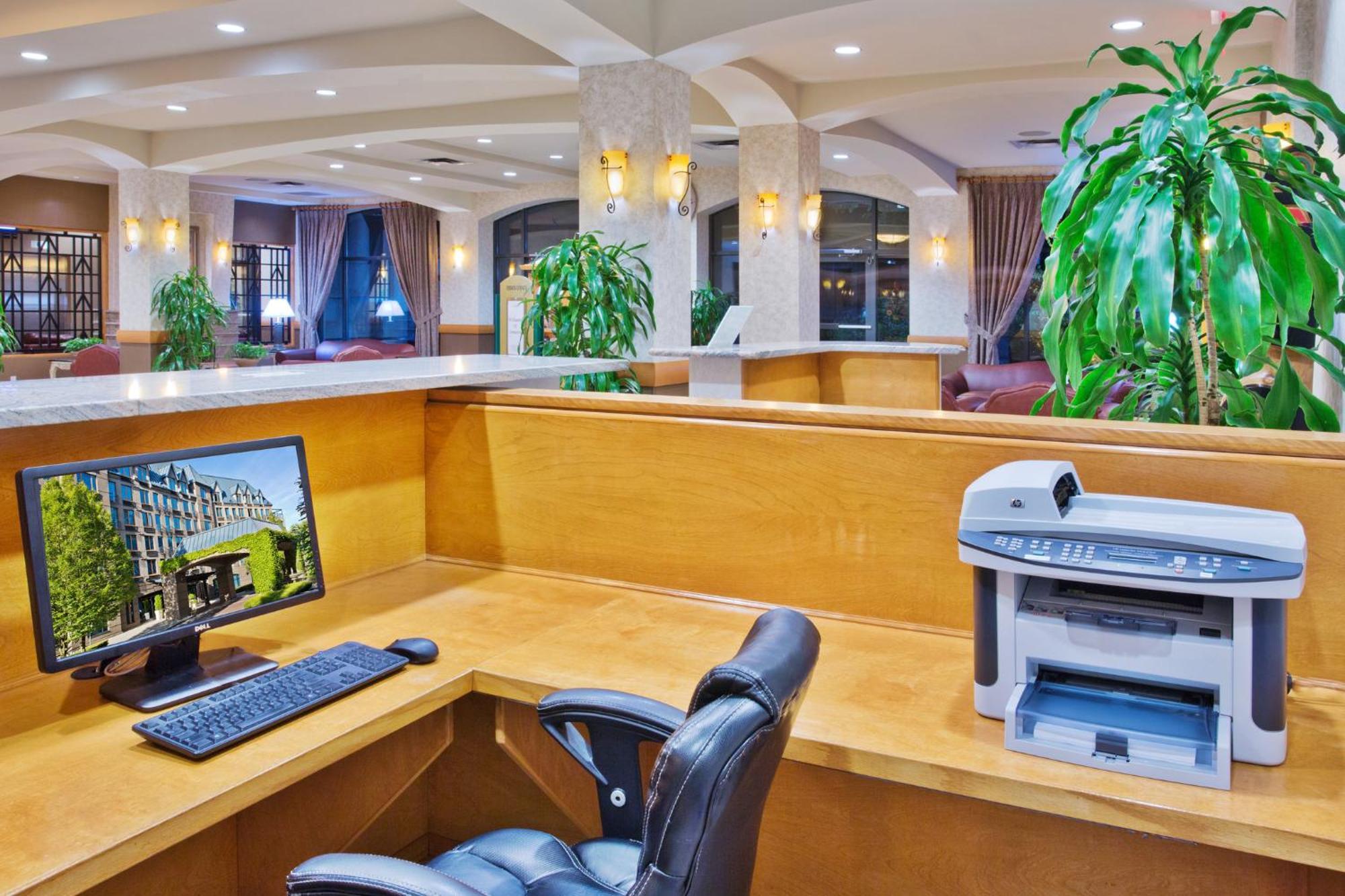 Holiday Inn North Vancouver, an IHG Hotel Extérieur photo