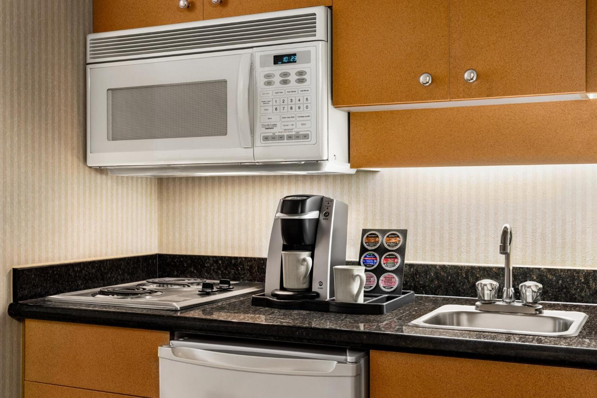 Holiday Inn North Vancouver, an IHG Hotel Extérieur photo