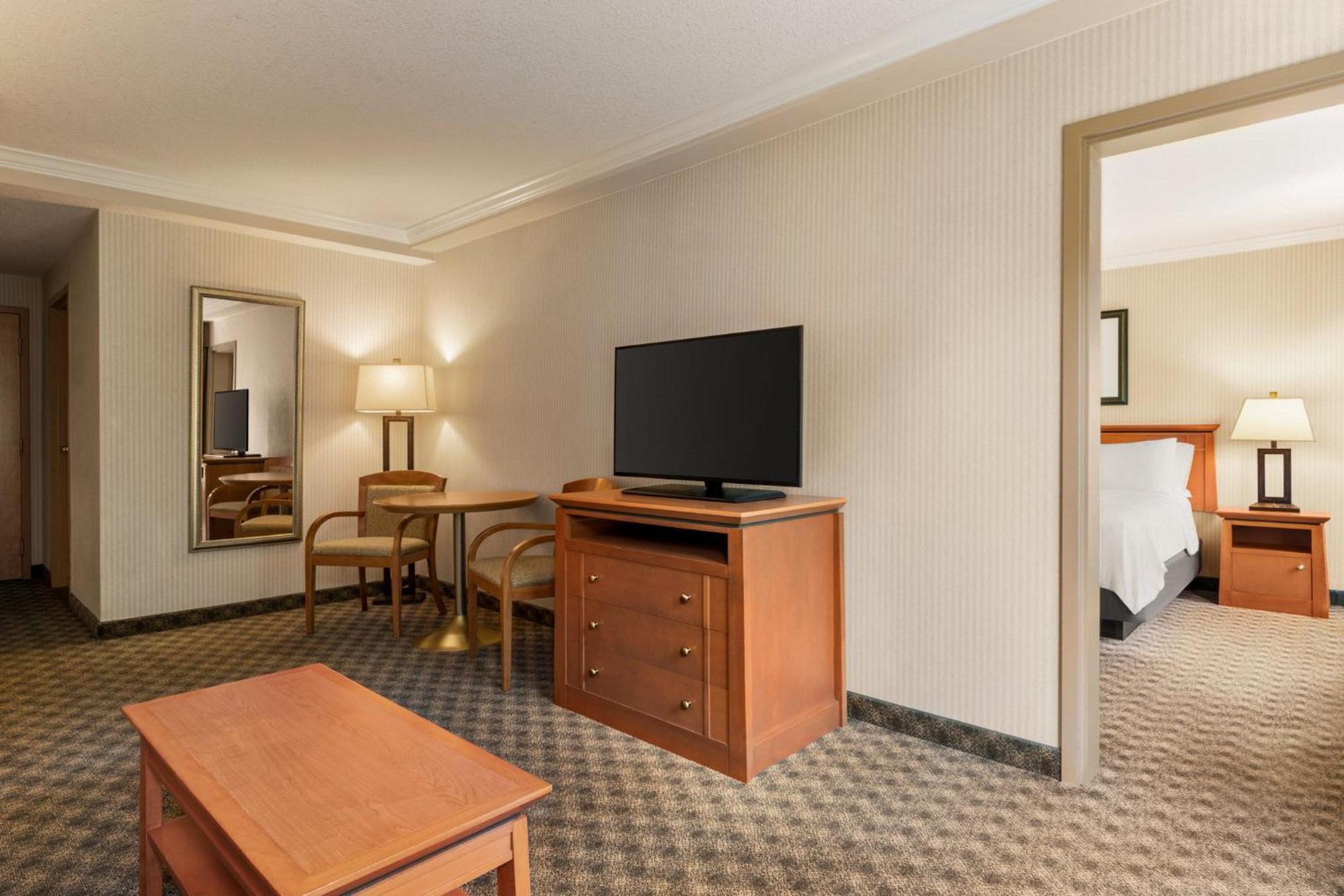 Holiday Inn North Vancouver, an IHG Hotel Extérieur photo