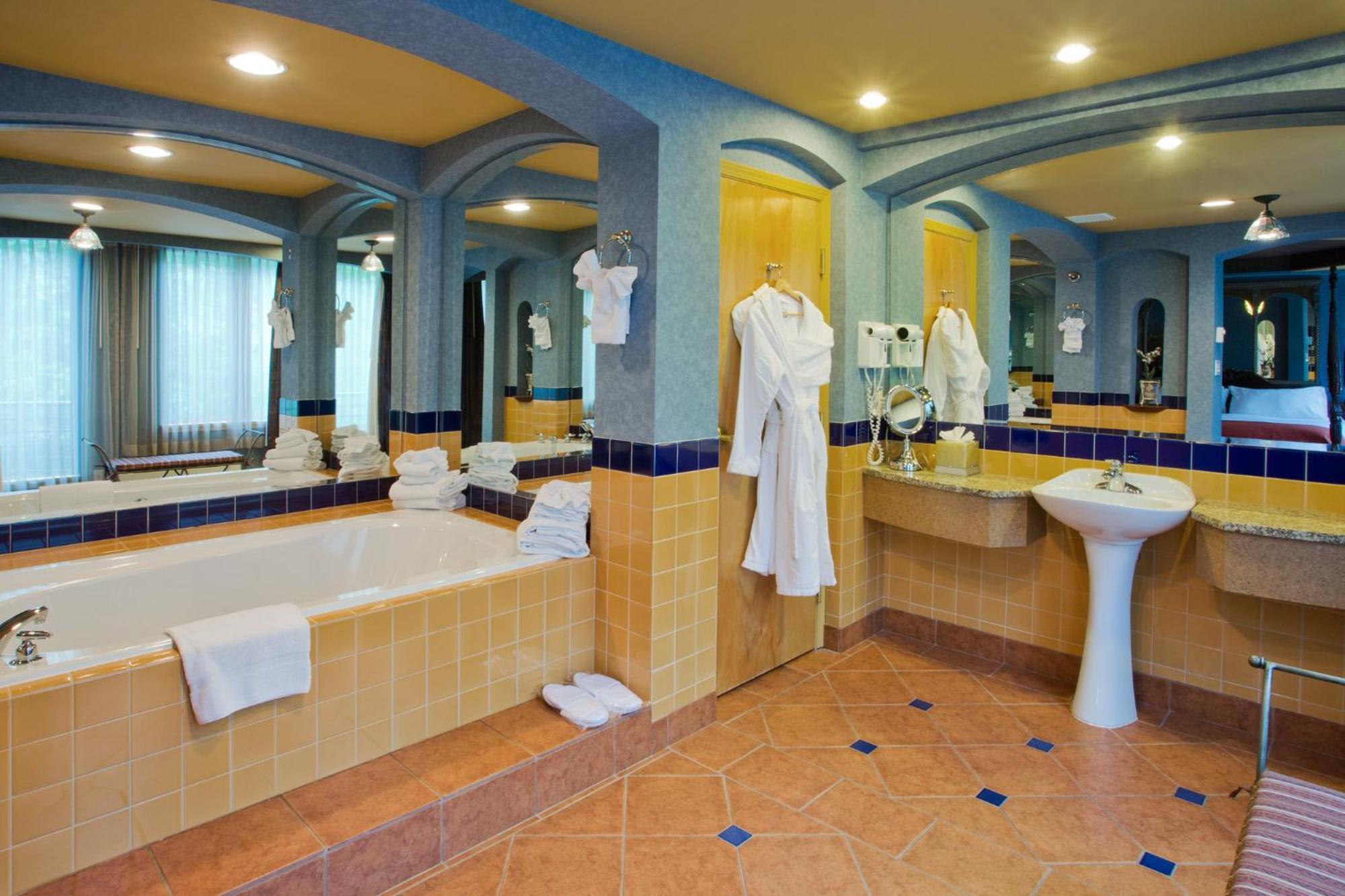 Holiday Inn North Vancouver, an IHG Hotel Extérieur photo